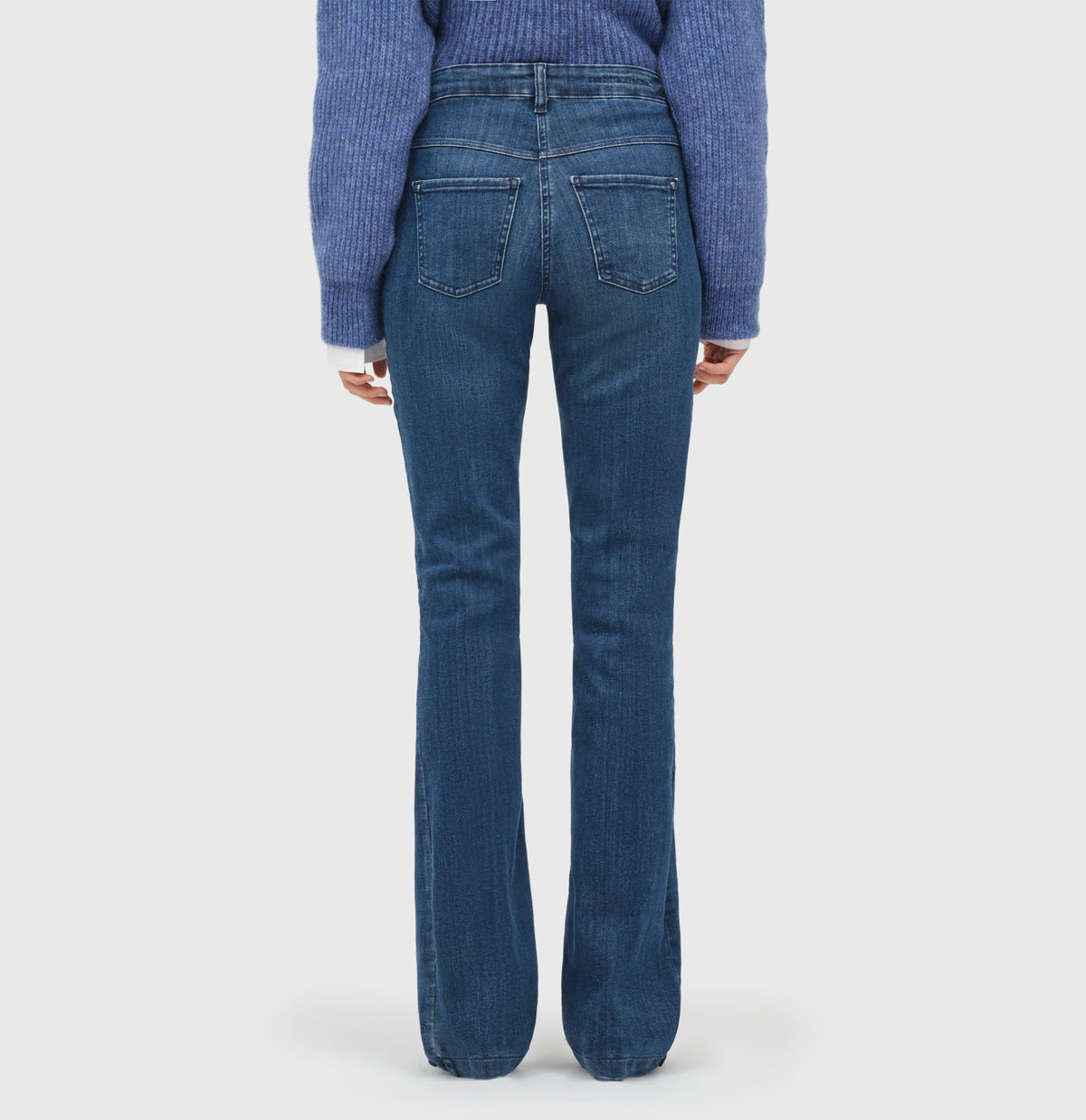 Flared fit with figure-shaping effect. | DREAM BOOT authentic | cobalt authentic wash | Back view of model