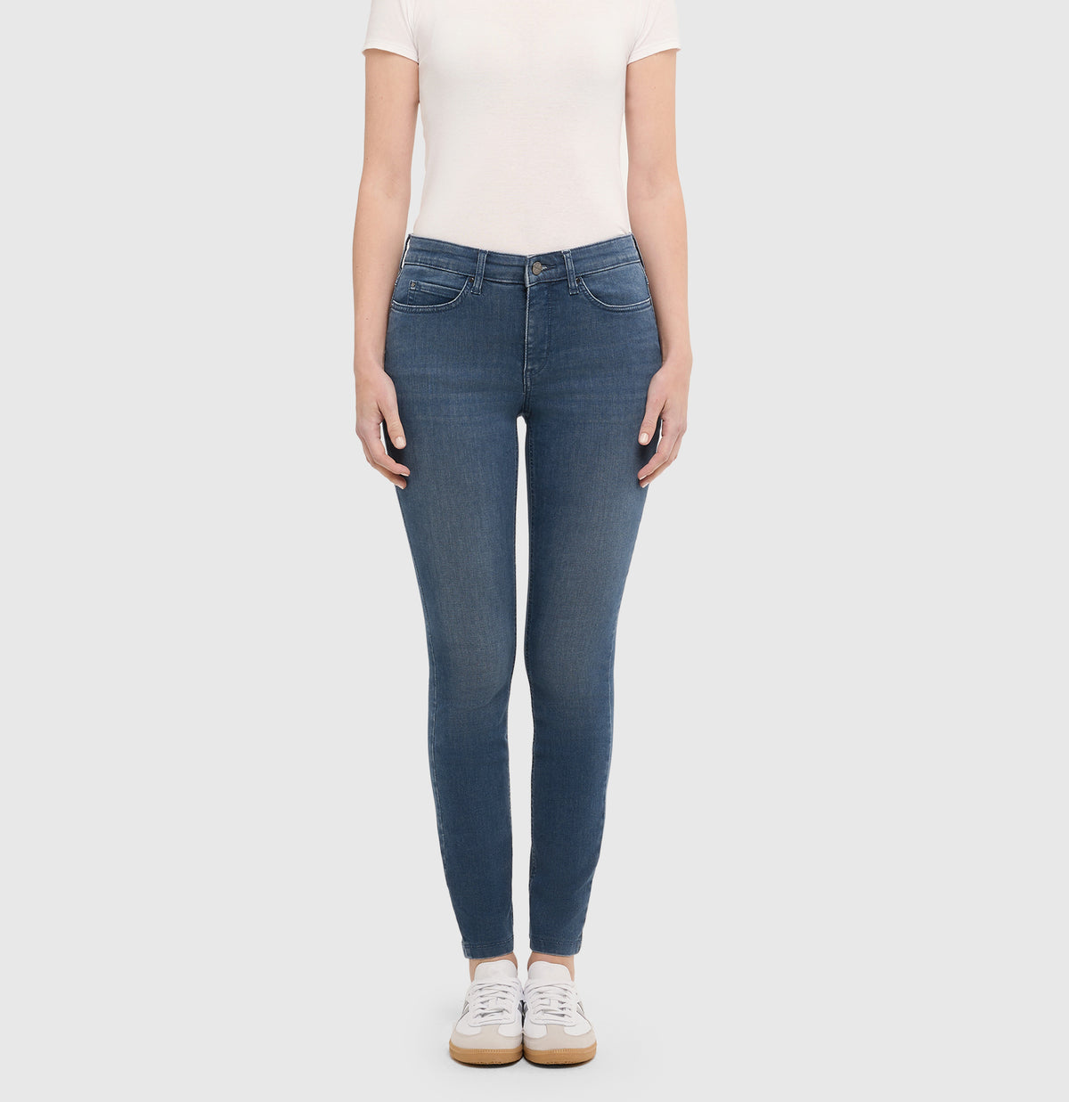  | DREAM SKINNY authentic | basic blue used washed | Front view of model
