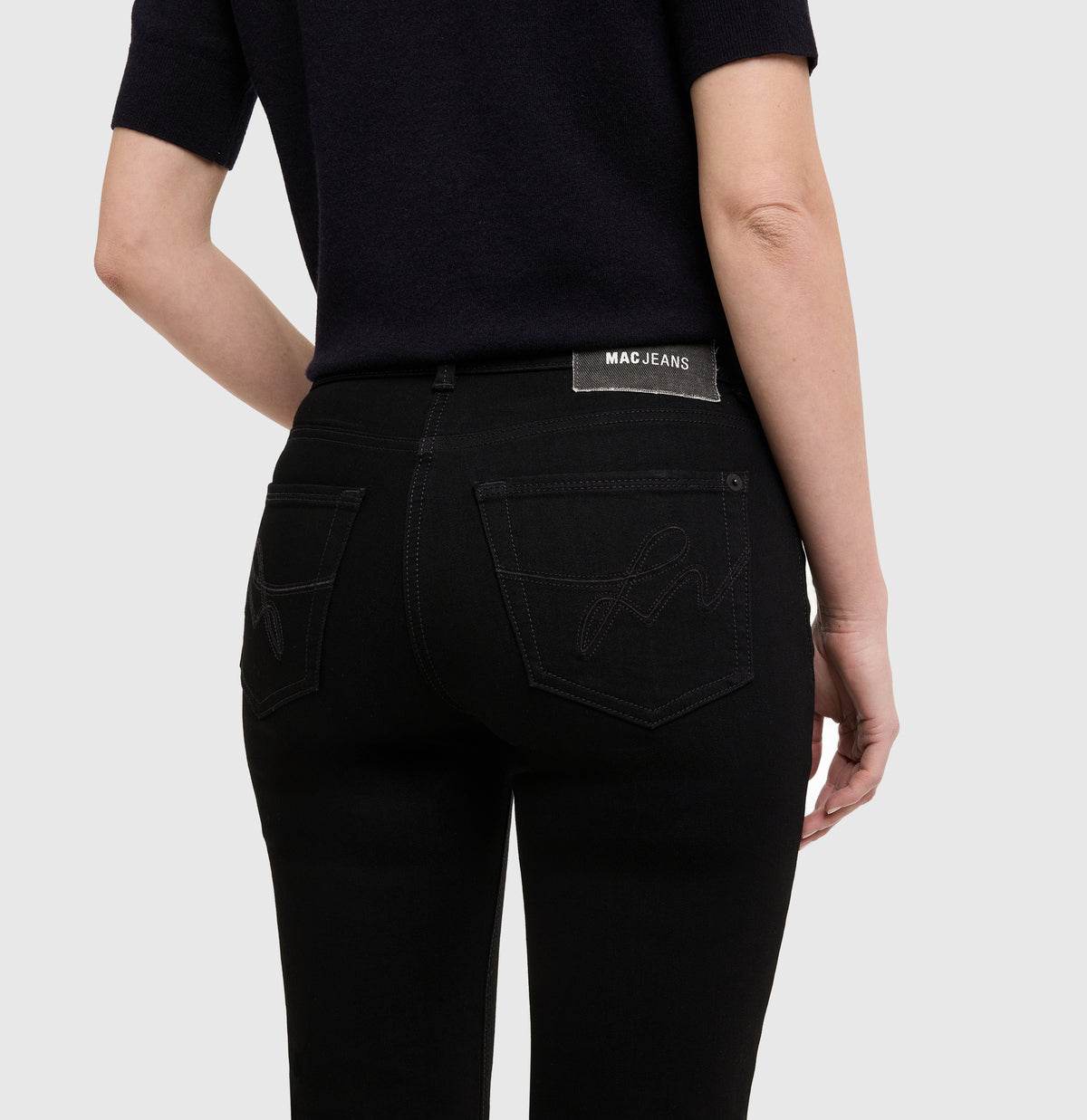  | CARRIE straight | black-black | Detailed view 2 of model