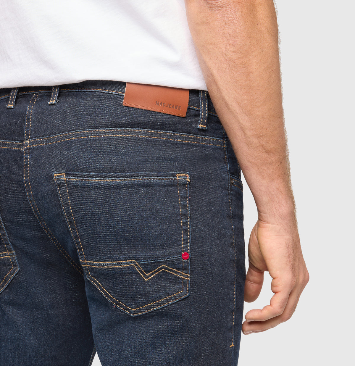 Slim driver jeans with a vintage look. | Arne Pipe | dark blue authentic used 3d baffies | Detailed view 2 of model