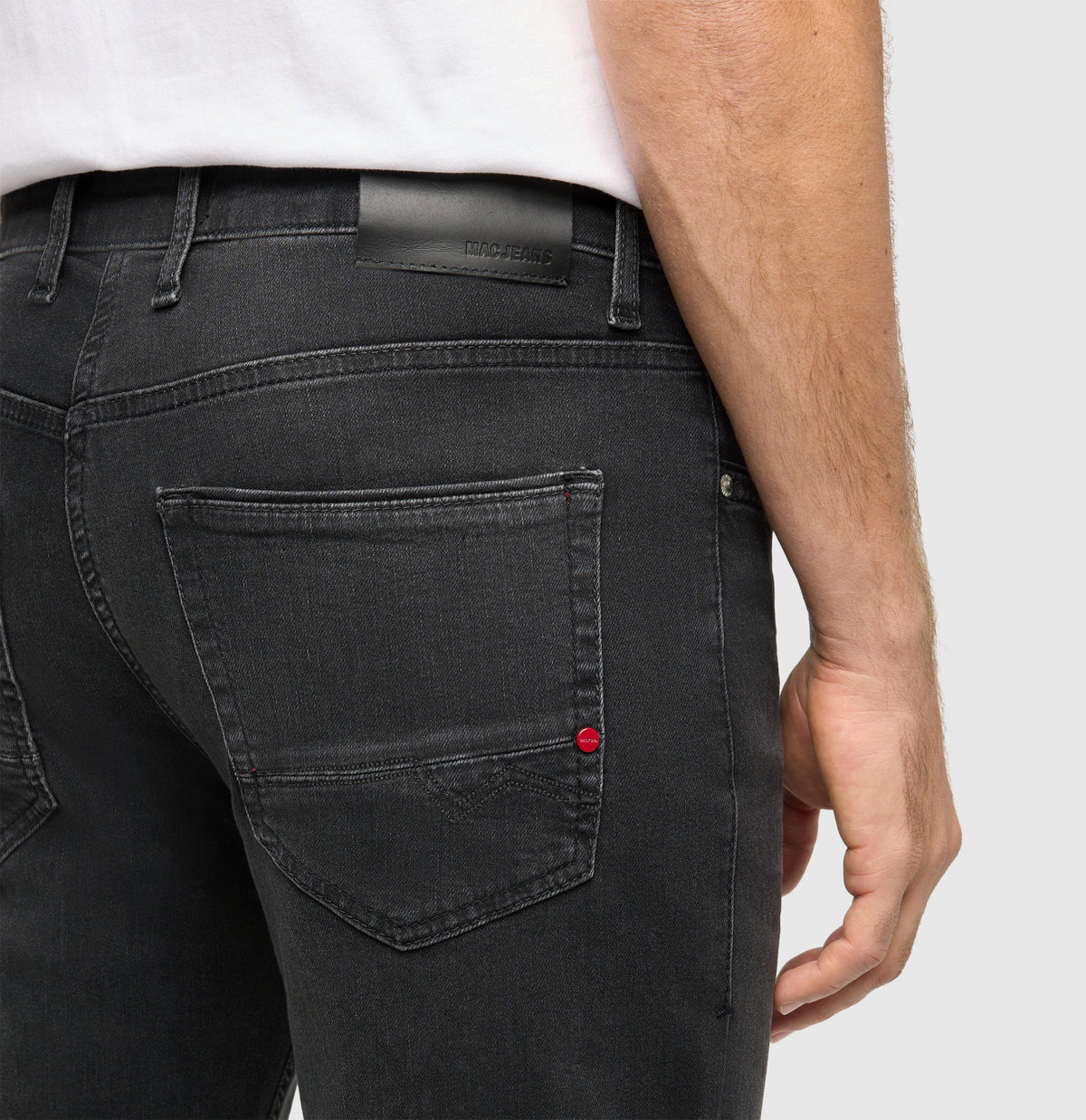 Slim driver jeans with a vintage look. | Arne Pipe | black black authentic used | Detailed view 2 of model