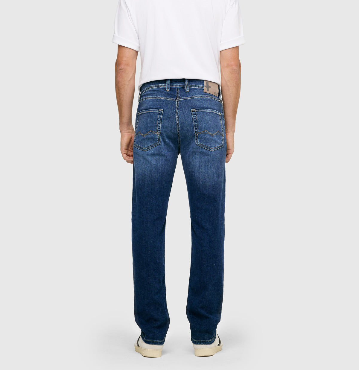 Sweat jeans with a modern fit. | Jog'n Jeans by MAC | light authentic used | Back view of model