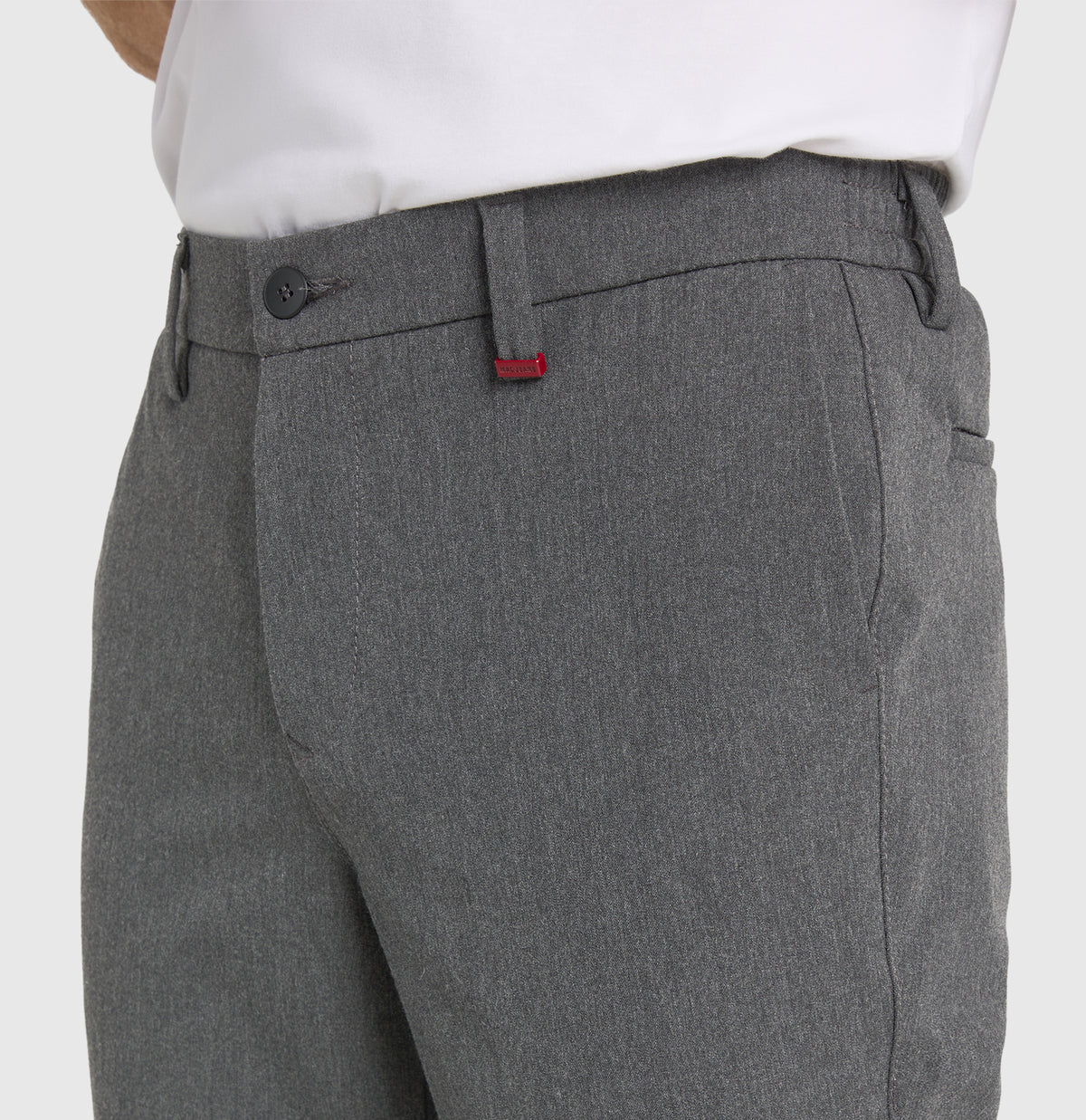Traveller chino made of CARBONIUM® gabardine. | Traveller | grey stone | Detailed view 2 of model