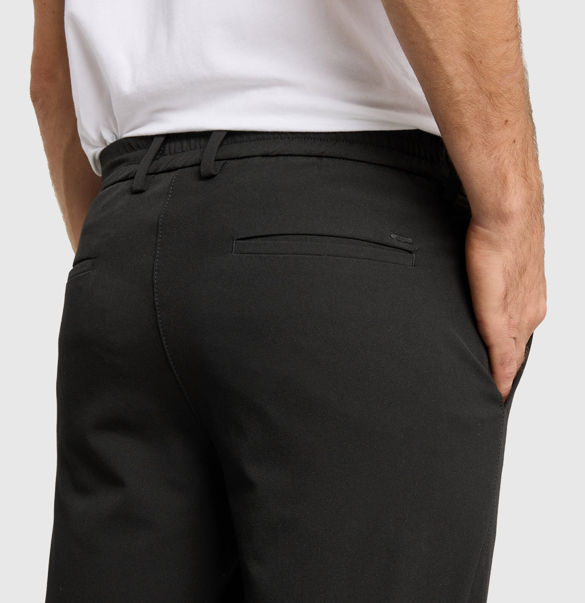 Traveller chino made of CARBONIUM® gabardine. | Traveller | power black | Detailed view 2 of model