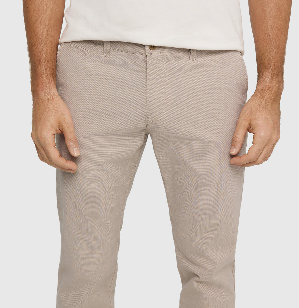 Summer trousers with micro texture. | Lennox | caffe latte | Detailed view 2 of model