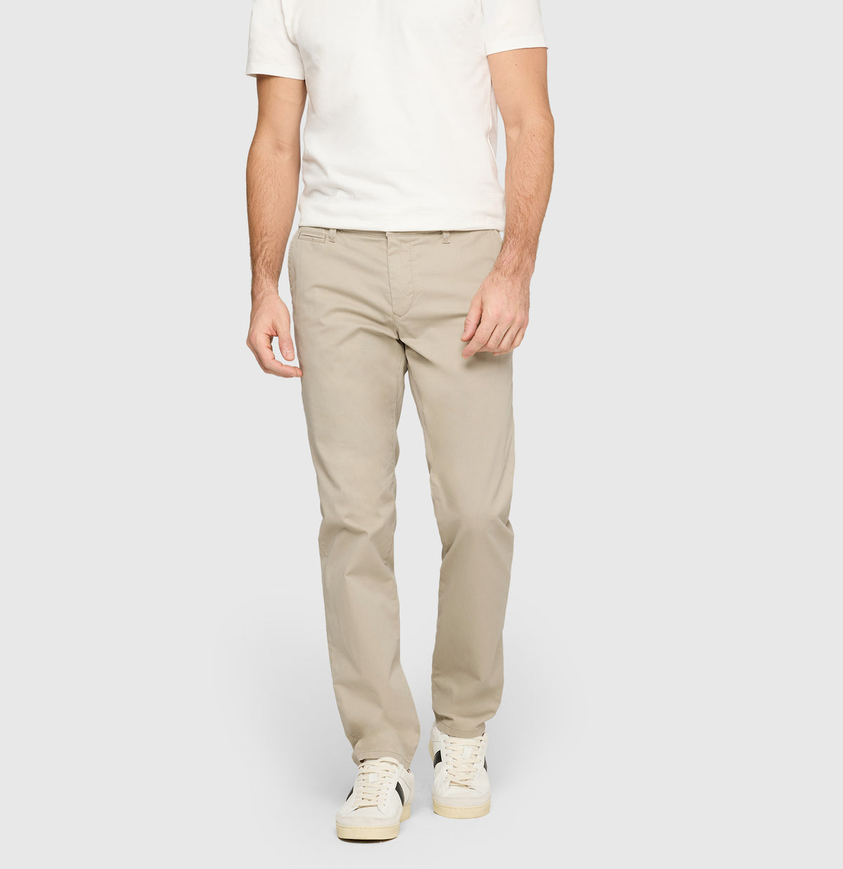 Regular trousers with discreet print. | Lennox | smoothly beige printed | Front view of model