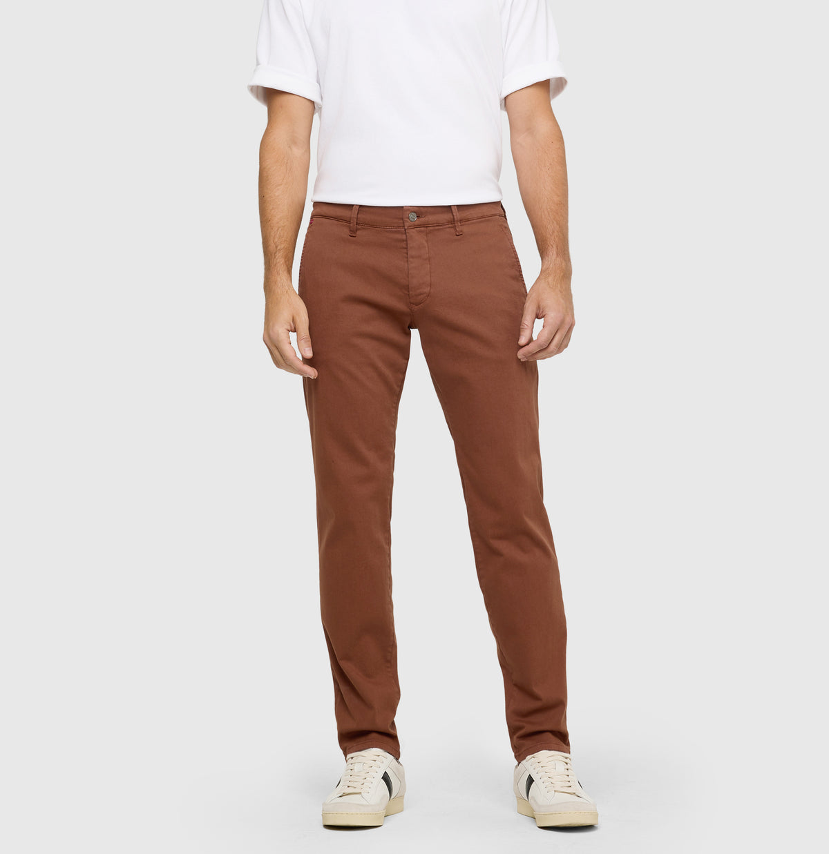 Ultimate driver pants in a chino design. | Driver Pants | red brown | Front view of model